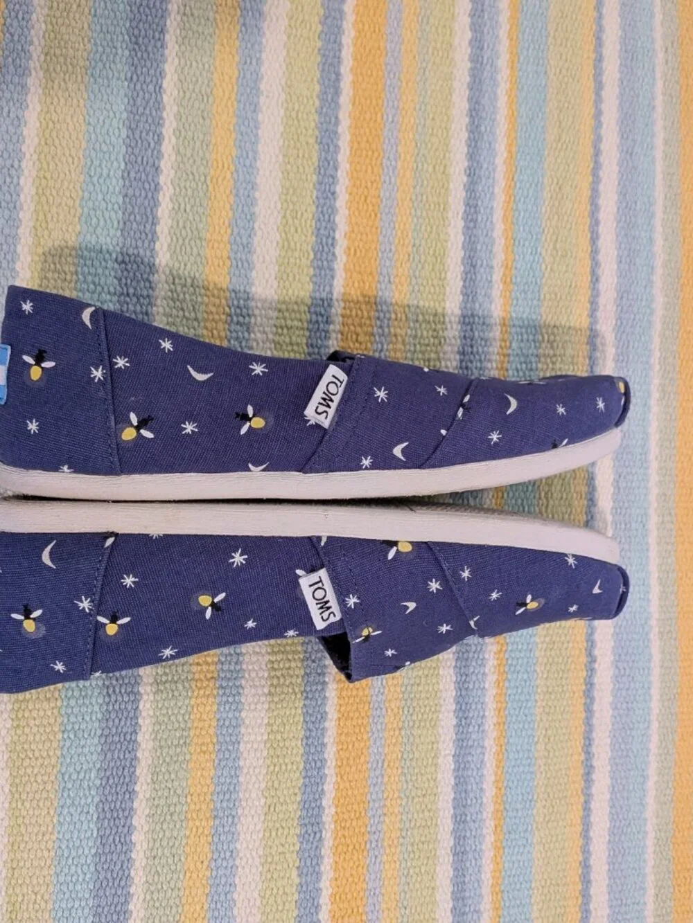 ⭐Toms Alpargata in rare glow in the dark firefly print size 6.5